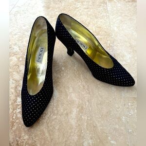 Escada vintage low heeled pumps.